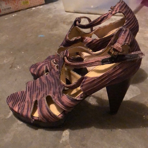 NINE WEST brown heels - Picture 2 of 2